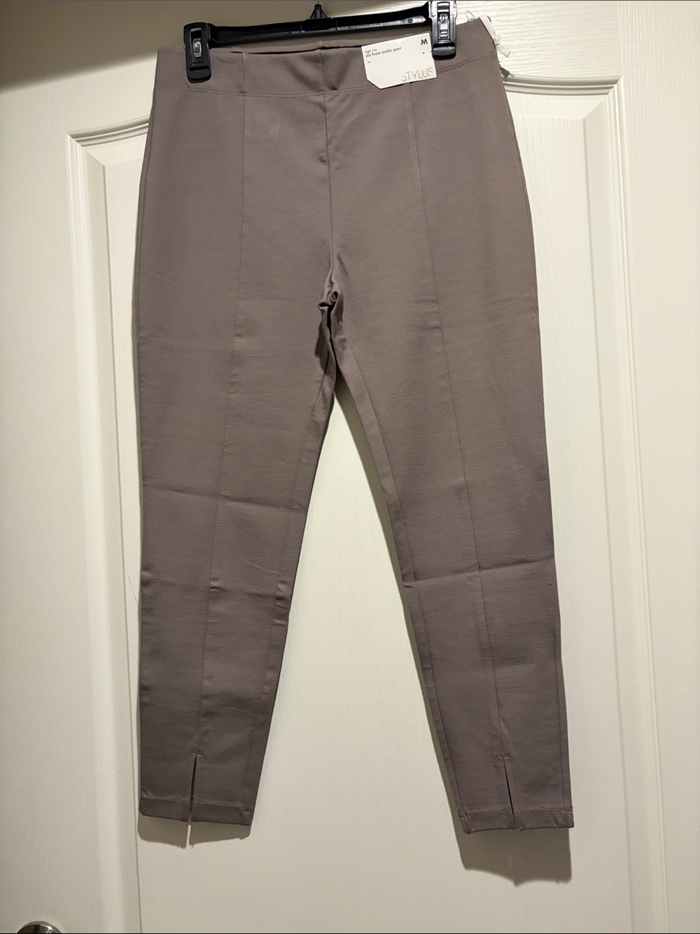 STYLUS Slim Pull-On Skinny Pants in Taupe Gray